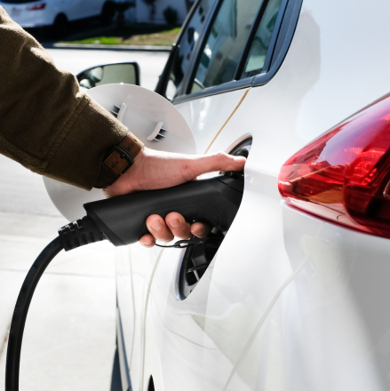 Differences between Electric Vehicles and Hybrid Cars