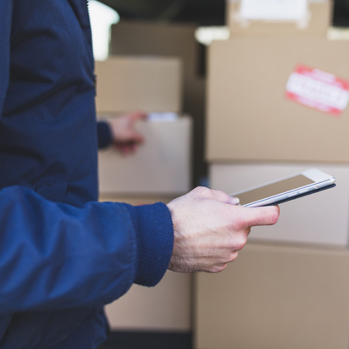 Online Shopping Trend Creates Business Opportunities for Logistics Agents