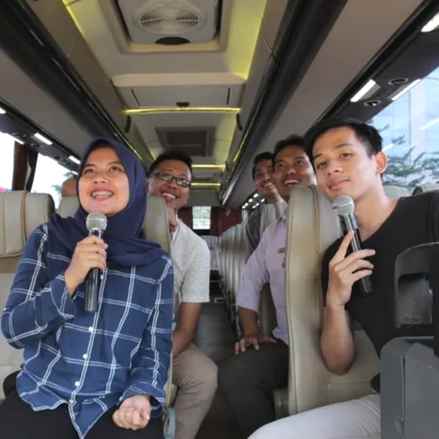 Enjoy School Vacation Trip with Extended Family by Bus